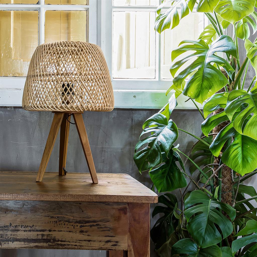 Solea rattan table lamp