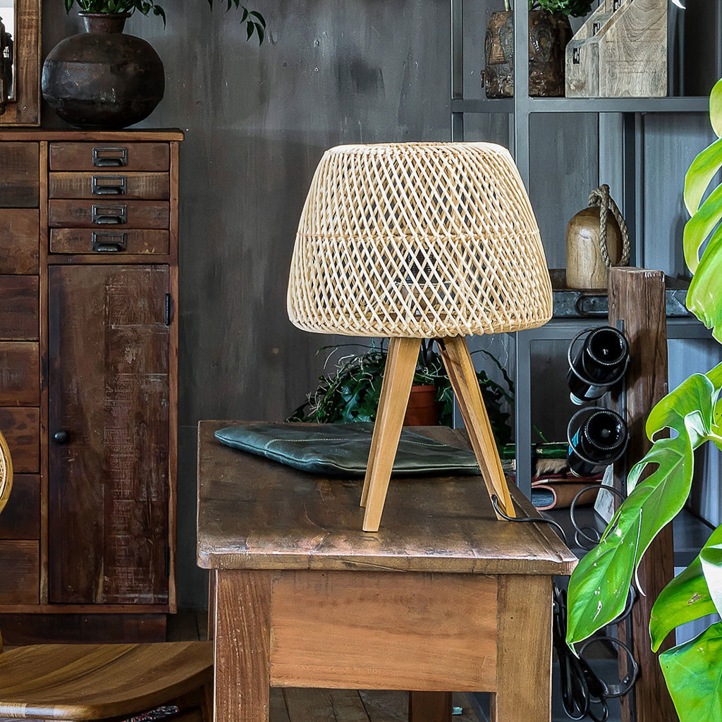 Solea rattan table lamp