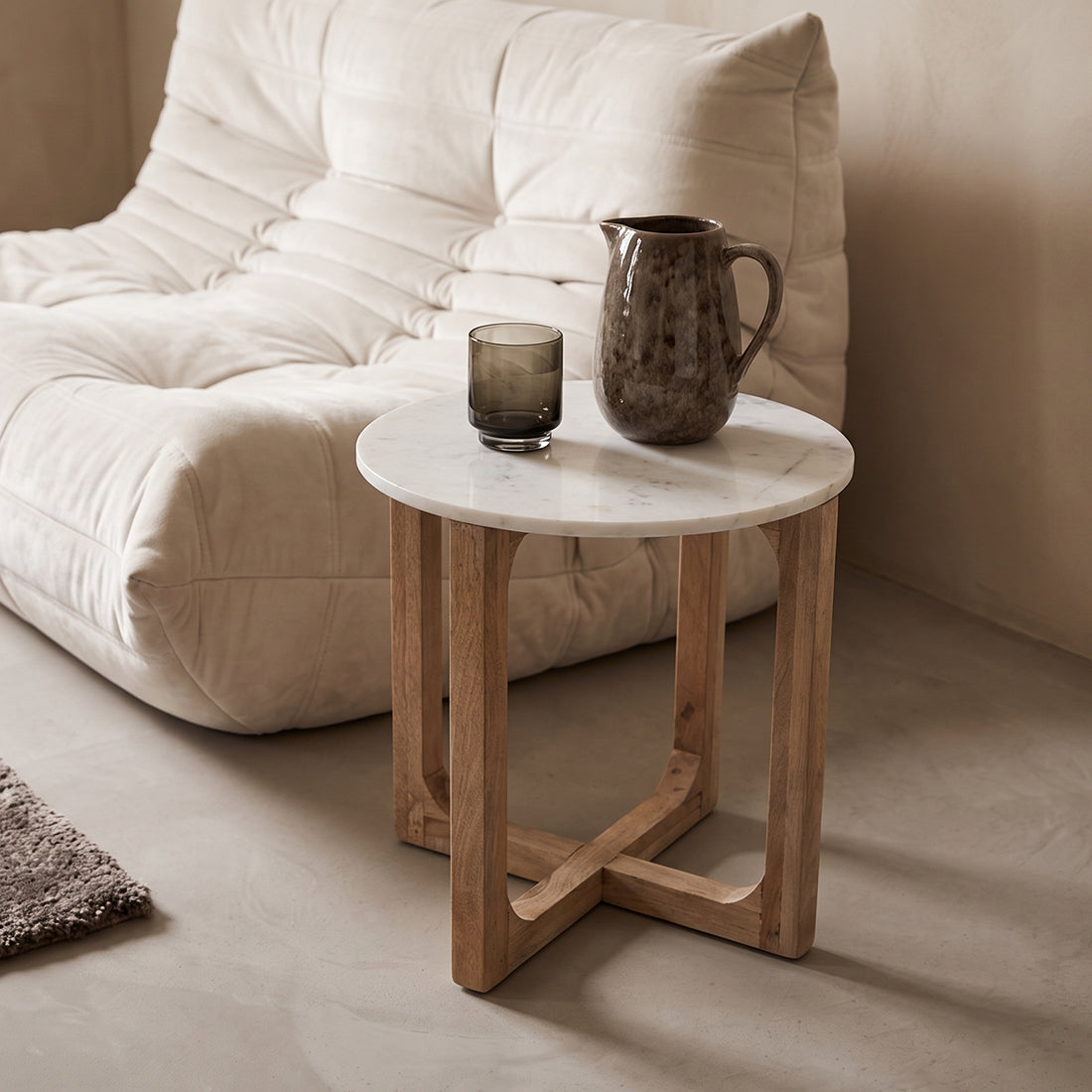 Round marble side table - white